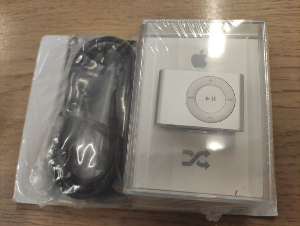 iPOD SHUFFLE