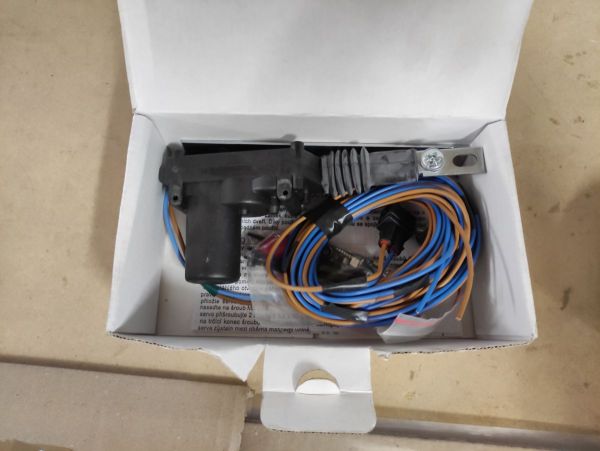 Servomotor centrálního zamykání OCTAVIA