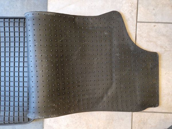 Sada gumových koberců VW Polo/Fox ,Seat Cordoba