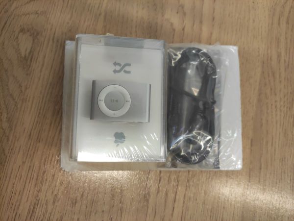iPOD SHUFFLE