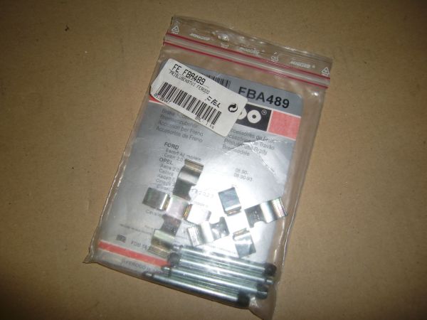 Montážní sada brzdových destiček Zadní FORD ESCORT CLASSIC, ESCORT V, ESCORT VI, ORION III; KIA SEPHIA; OPEL ASTRA F, CALIBRA A, KADETT E, OMEGA A, VECTRA A; SAAB 900 II 1.3-2.5 09.86-03.01