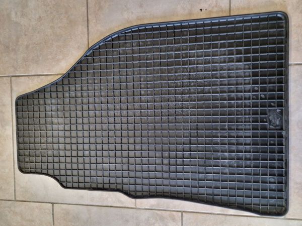 Sada předních gumových koberců - Hyundai Matrix (2001-2008)