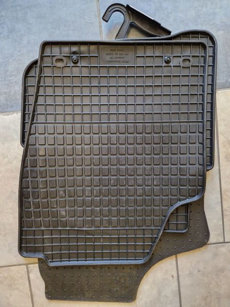 Sada gumových koberců VW Polo/Fox ,Seat Cordoba