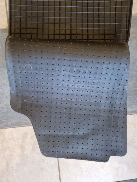 Sada gumových koberců VW Polo/Fox ,Seat Cordoba